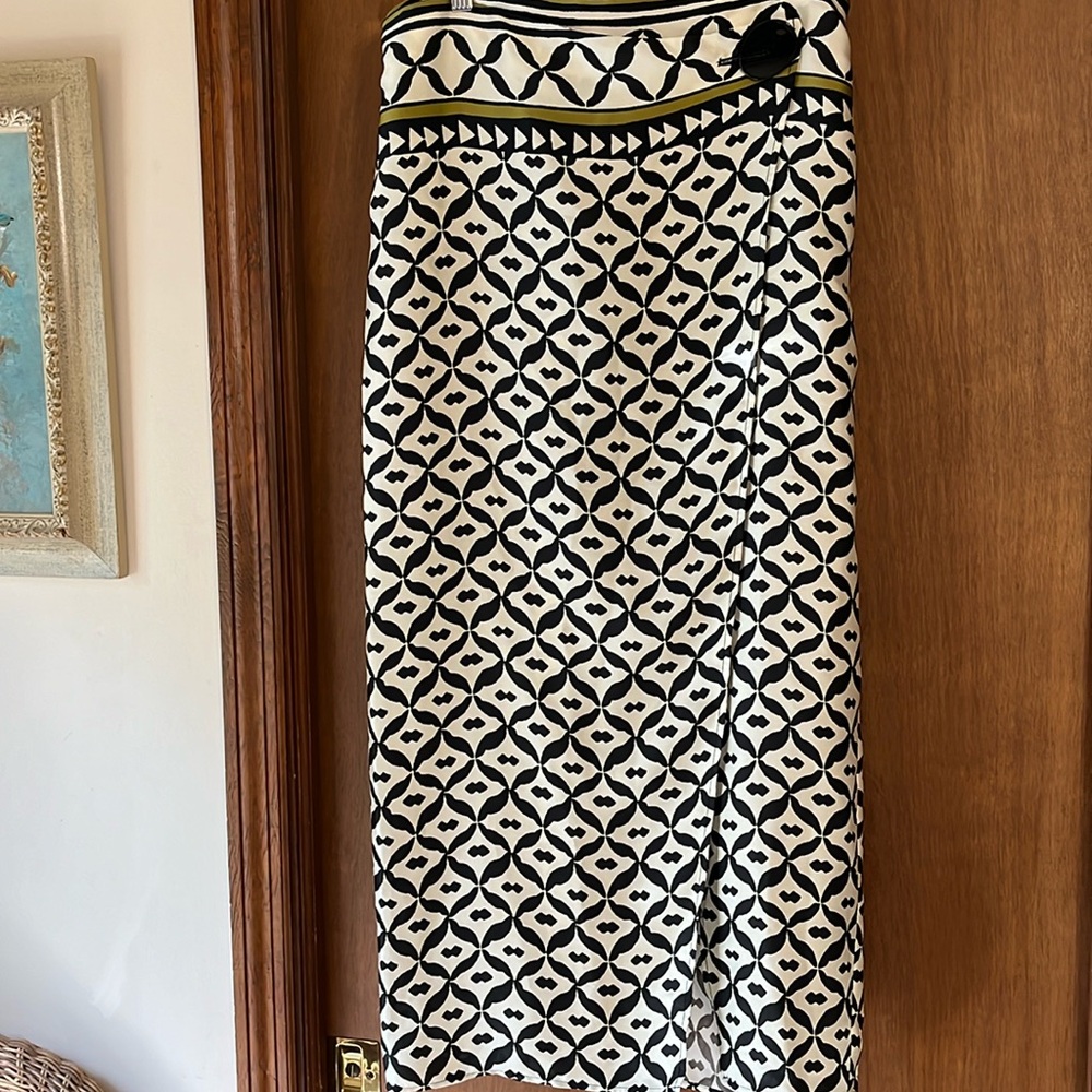 Zara Black and White Patterned Midi Skirt NWT
